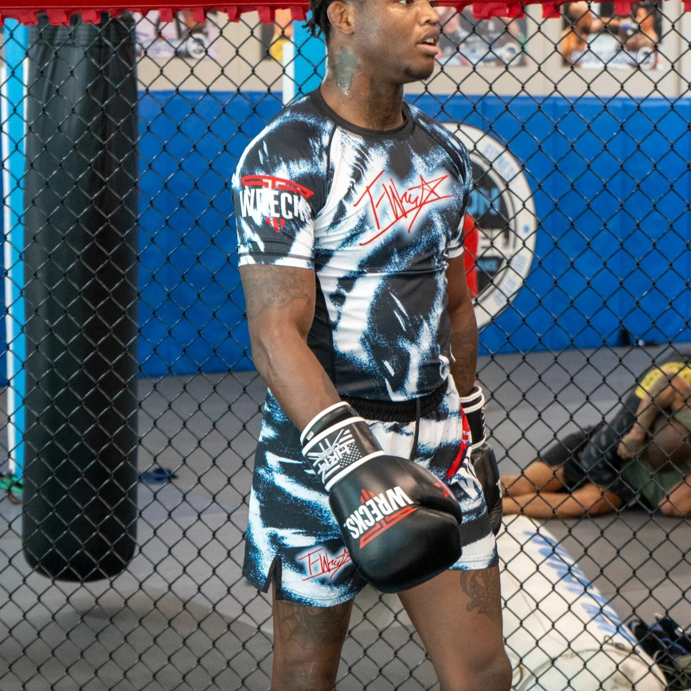 Twrecks Signature Rash Guard a - Sports Equipment Set ulasan dan harga